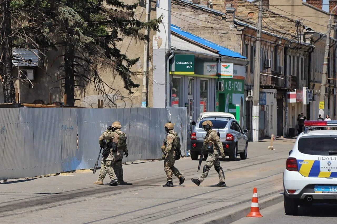 Штурм мэрии. Одесса ежи противотанковые 2022. Штурм одессы. Украинская военная техника. Штурм одессы.