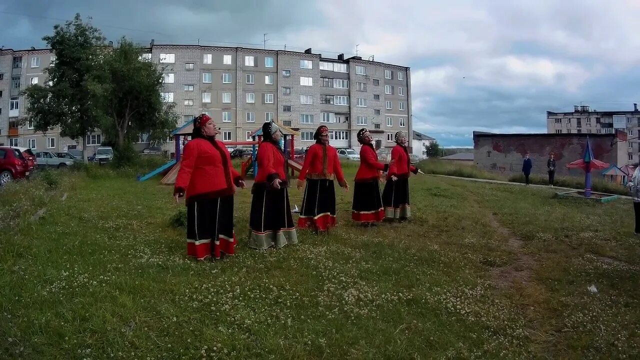 Опера камаринская глинка. Алексей иванович корзухин русский художник картины. Барыня во дворе. Полина лучанова купчиха. Константин маковский чаепитие.