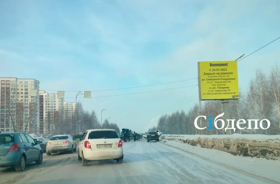 Кемерово 1999 год. Новогодняя елка на площади. Кемерово 1 заречная 2. Кемерово фото. Кемерово 6 января.