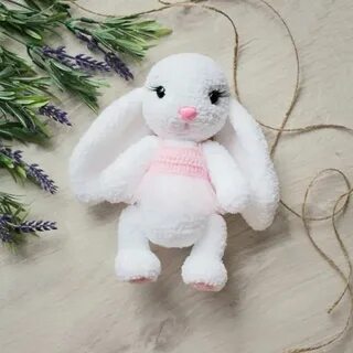 Игрушка заяц из пряжи