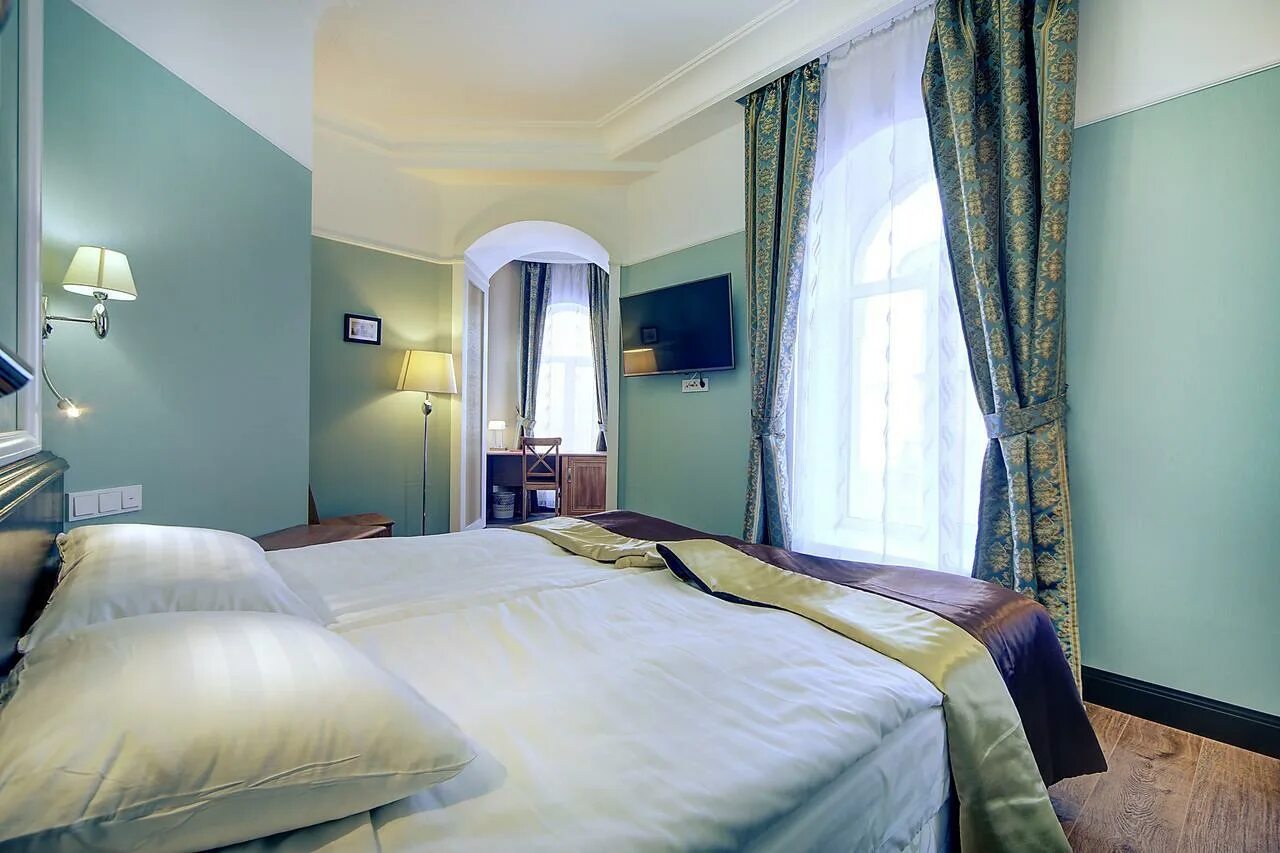 Статский советник загородный питер гостиница. Stations 3 отель санкт петербург. Демократ невский 95. Статский советник гостиница спб. Статский советник отель санкт-петербург.