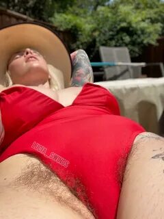 I love to share more of myself... all of it, with my onlyfans subs. 