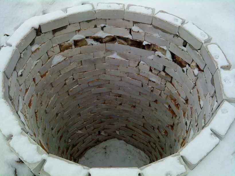 Септик кирпичный. Септик из кирпича для частного. Септик из кирпича. Круглый погреб из кирпича. Септик из кирпича овальный.