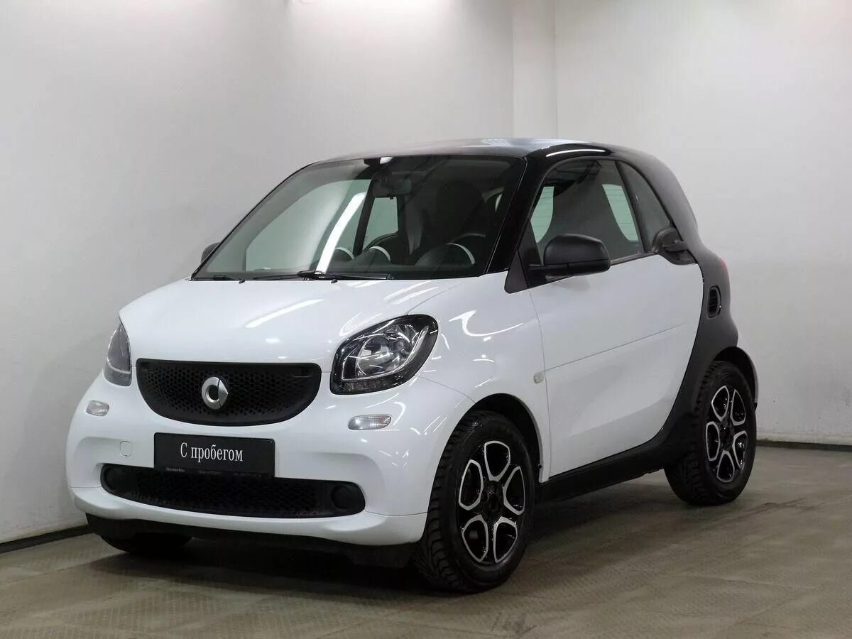 Купить б у смарт. Smart Fortwo 2016. Мерседес смарт 2016. Смарт Фортво 2016. Смарт 3 дверный.