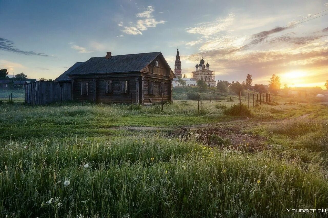 Красивая деревня. Осенево Ярославская область. Пейзажи деревень Ярославской области. Сенокос некошеный. Природа деревня.