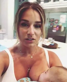 Jessie james decker fake boobs.
