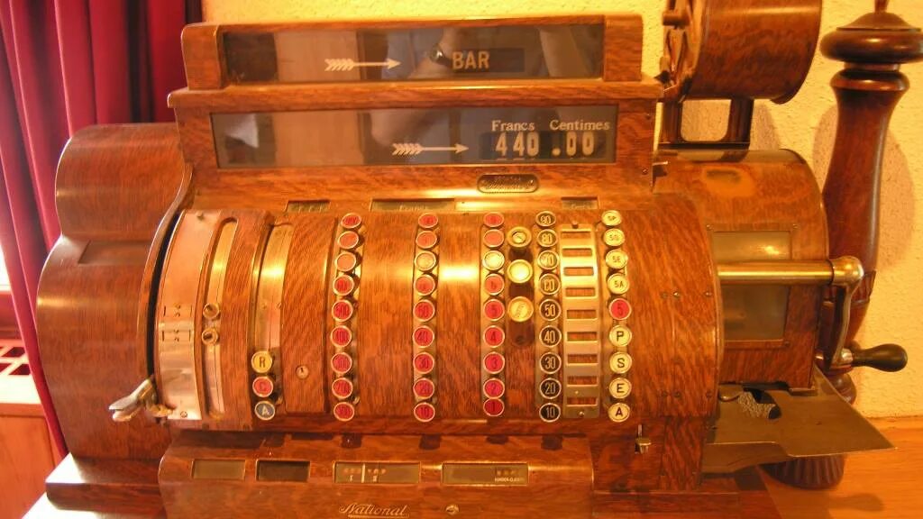 кольцеплан самолёт с замкнутым контуром крыла. первый самый аппараты. кассовый аппарат cash register series 6115. телеграфный аппарат 19 века. летательные аппараты 20 века.