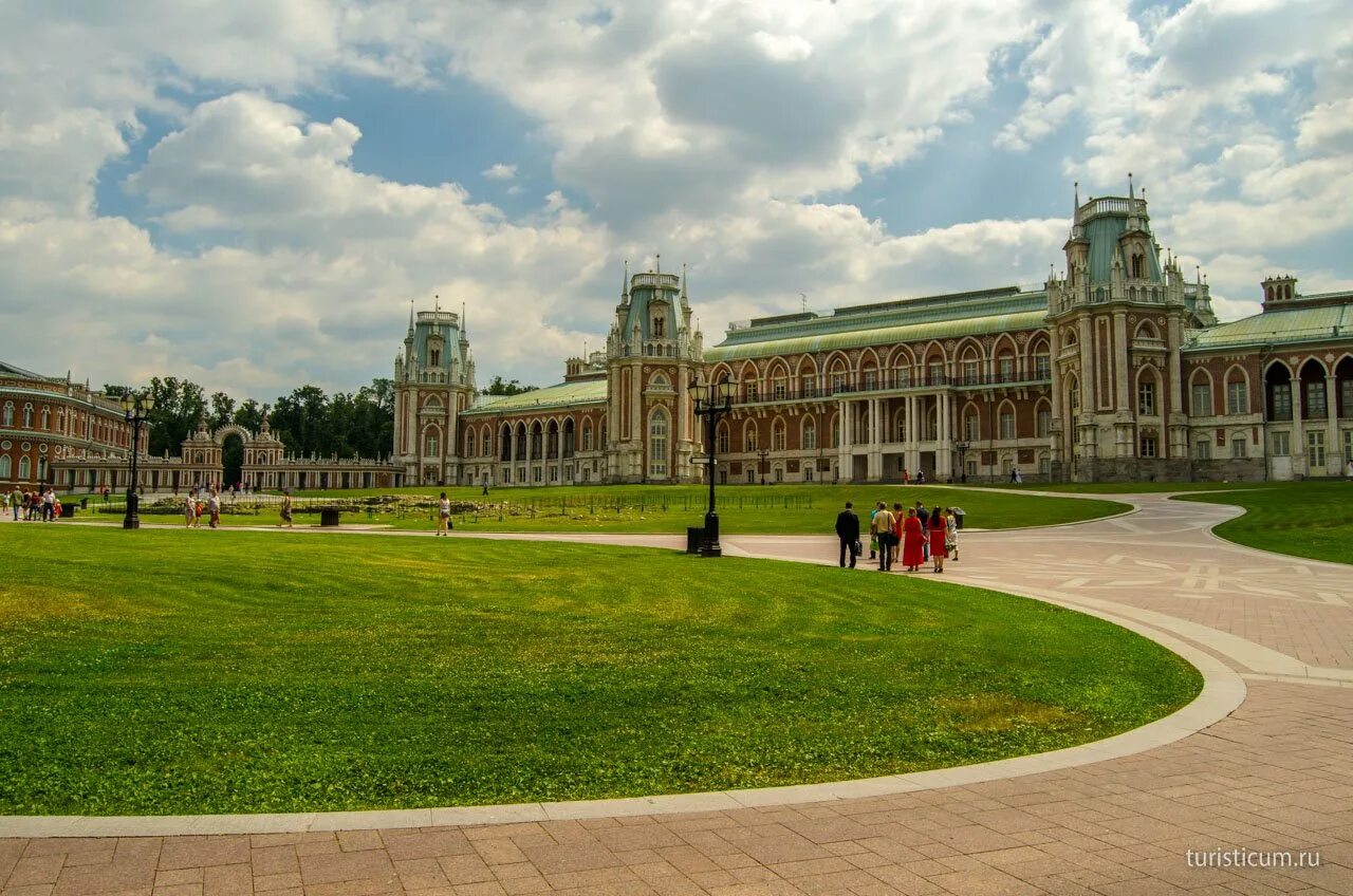 Достопримечательности москвы царицыно. Музей усадьба Царицыно. Парк музей Царицыно. Царицыно (дворцово-парковый ансамбль). Большой дворец в Царицыно.