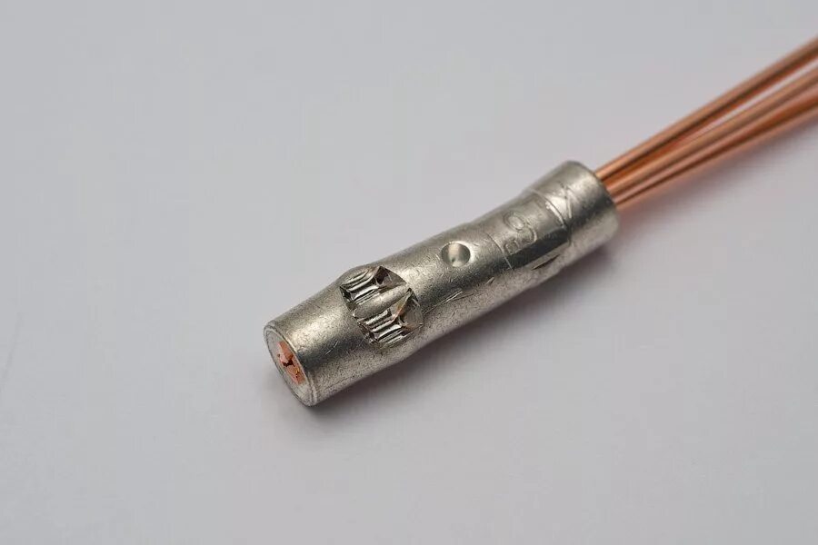Соединение алюминиевых гильзой. Соединение проводов гильзами ГМЛ. Гильза для соединения кабеля 16мм2. Соединительная гильза для проводов 3 провода. Опрессовка гильз ГМЛ-П.