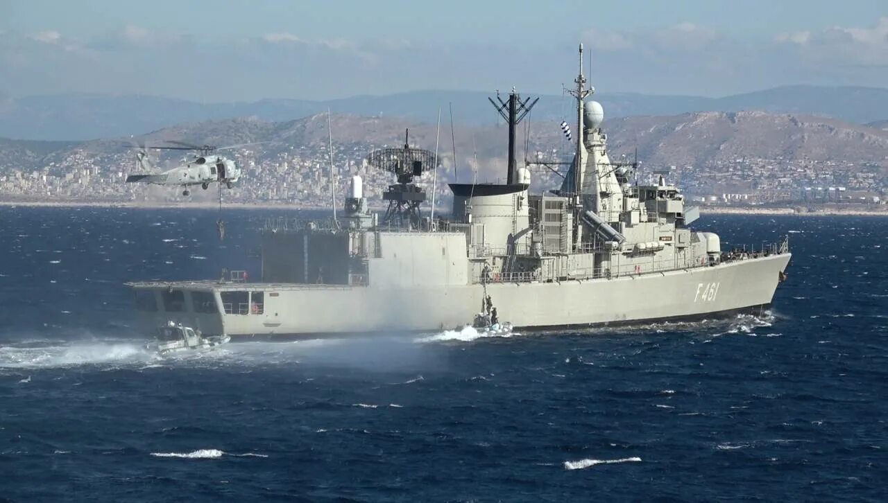 Вмс ф. Военный корабль в греции. корабль 461. вмс греции 1990. греция военная промышленность.