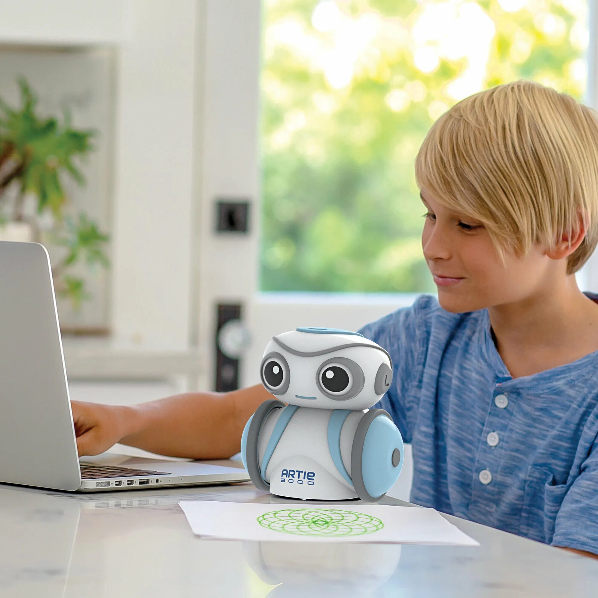 Робот Арти 3000. Роботы для детей. Обучающий робот для детей. Робот малыш.