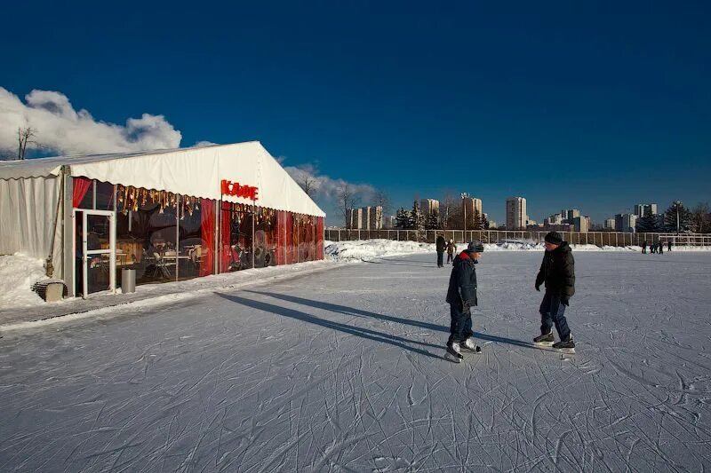 каток в поселке. парк никулино каток. каток в олимпийской деревне мичуринский. деревня катка. ледовый каток в мичуринске.