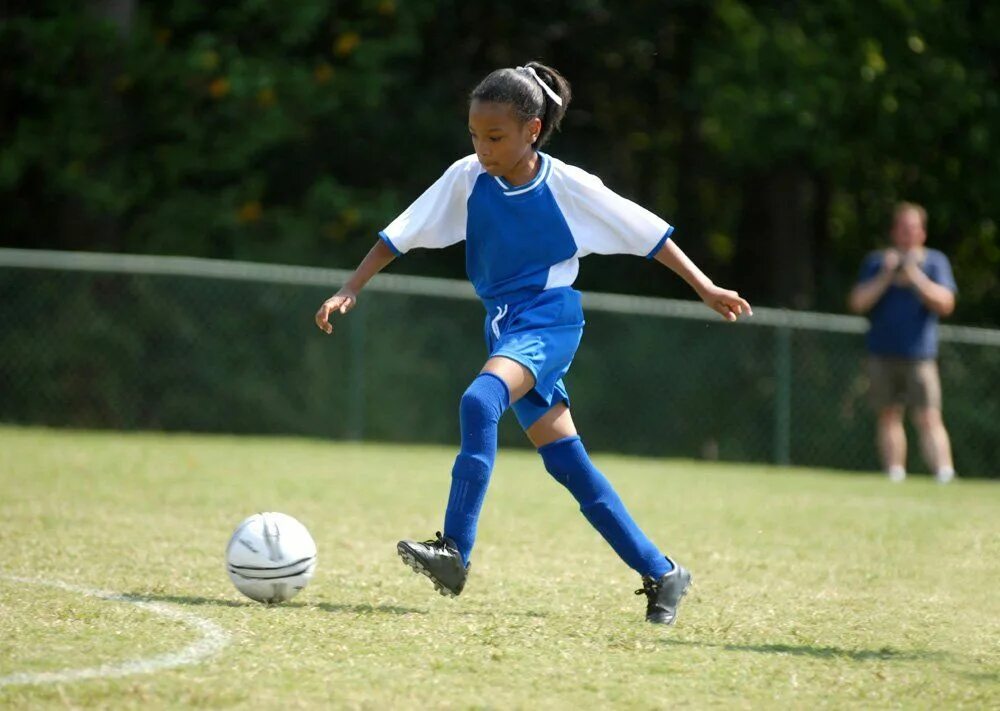 Как переводится play soccer