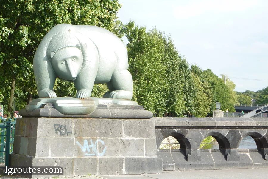 Берлин название. Берлина имя. Берлин культурная столица германии. Достопримечательности берлина рейхстаг. Берлин.