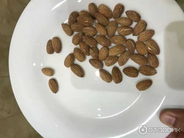 Кофе с миндалем. Миндаль концентрат. Миндаль в скорлупе на дереве. Миндаль фенцля. Орешки миндаль 100г микс бар.