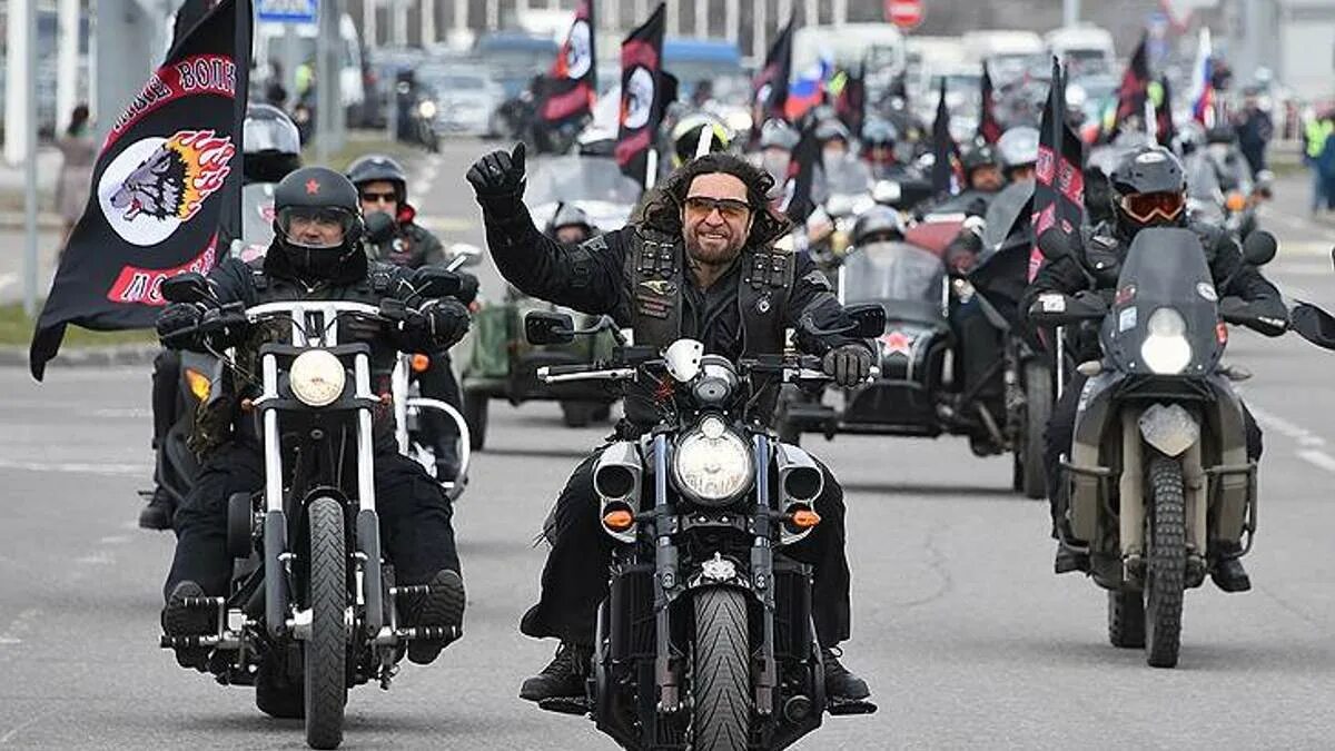Байк ночной волк. Ночные волки рязань президент. мотоклуб ночные волки. ночные волки самара байкеры. ночные волки байкеры мотоколонна.
