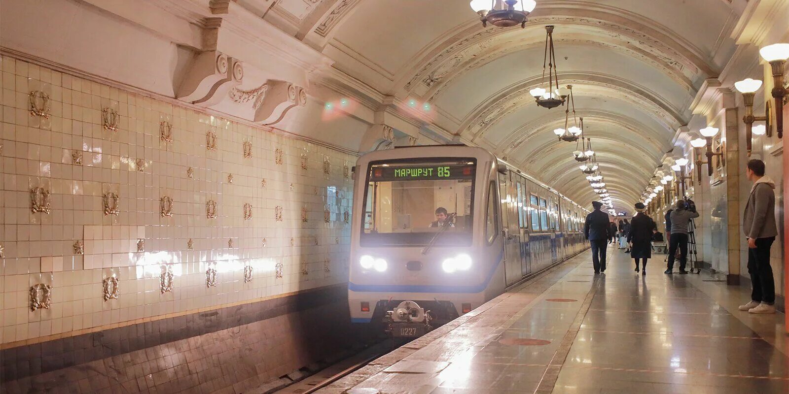 Ретропоезд Сокольники на кольцевой линии. Парад поездов метро. Парад поездов метро Москва на кольцевой линии.