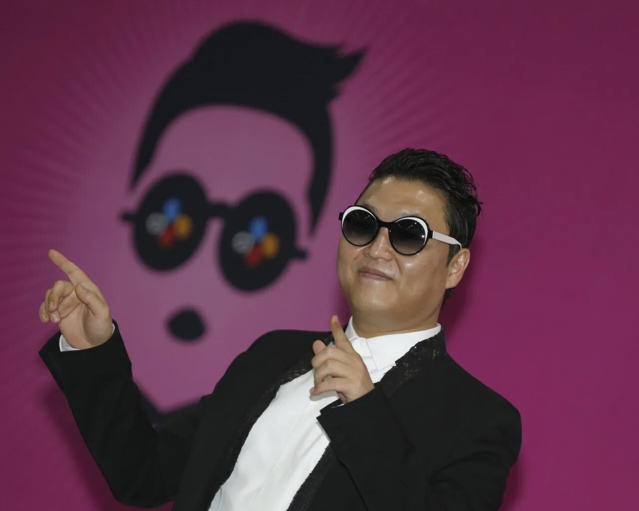 Psy speed up. Psy 2025 певец. пак чжэ сан psy. псай 2012. кореец псай.