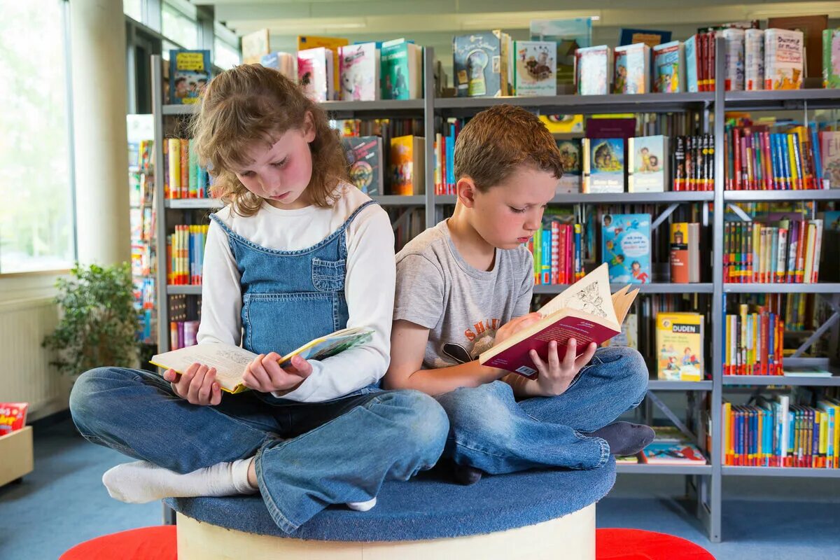 Чтение ис. Read a book. Children reading books. Children read books. Reading books with children.