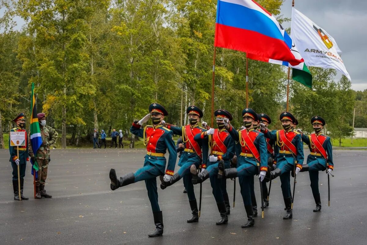 Новосибирском высшем военном командном училище. НВВКУ Новосибирское высшее военное командное училище. Академгородок Новосибирск НВВКУ. Аллея героев НВВКУ. НВВКУ Новосибирск разведка.