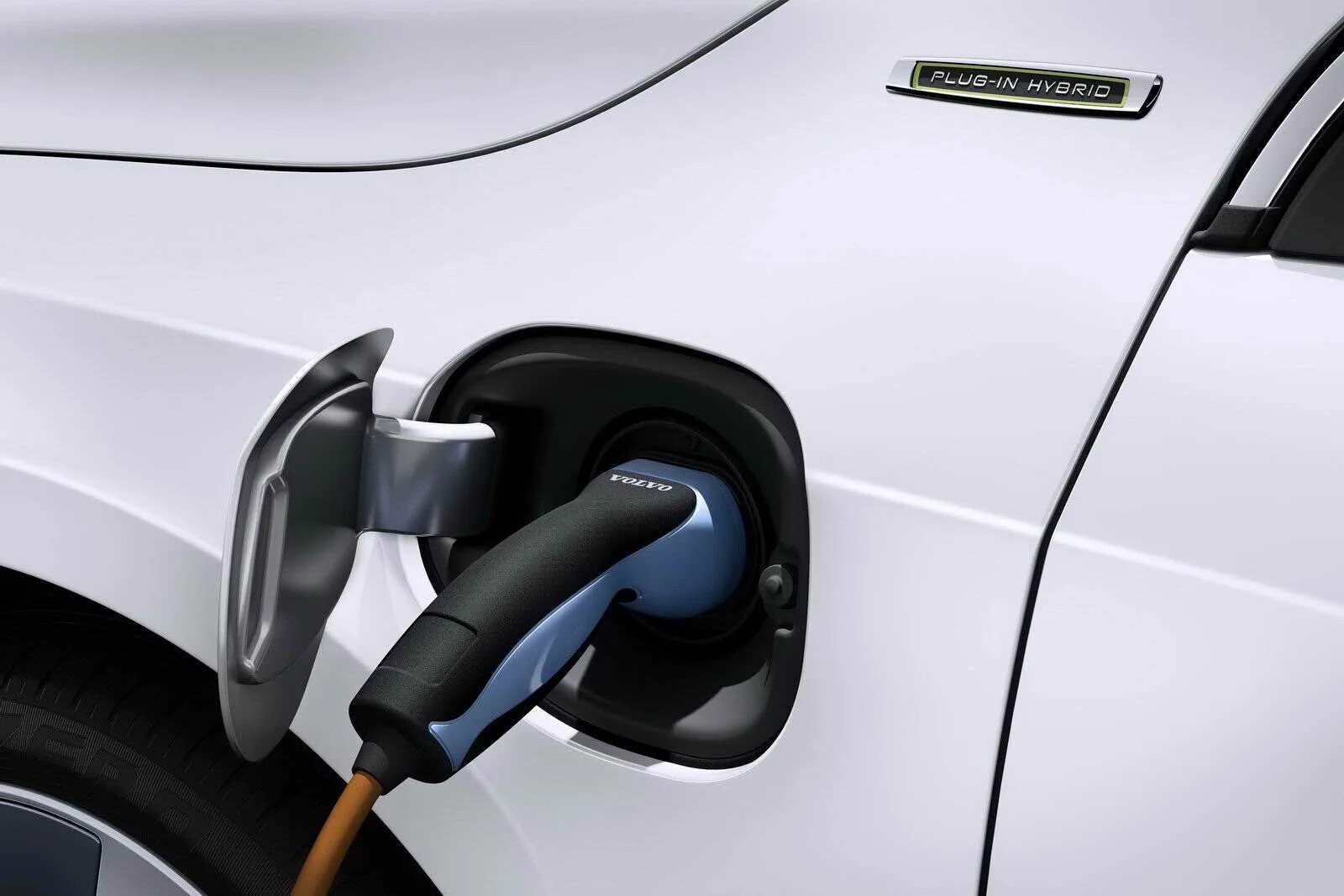 Volvo v60 Plug-in Hybrid. Volvo v60 Plug-in Hybrid Battery. Электро Вольво. Plug in Hybrid автомобили.