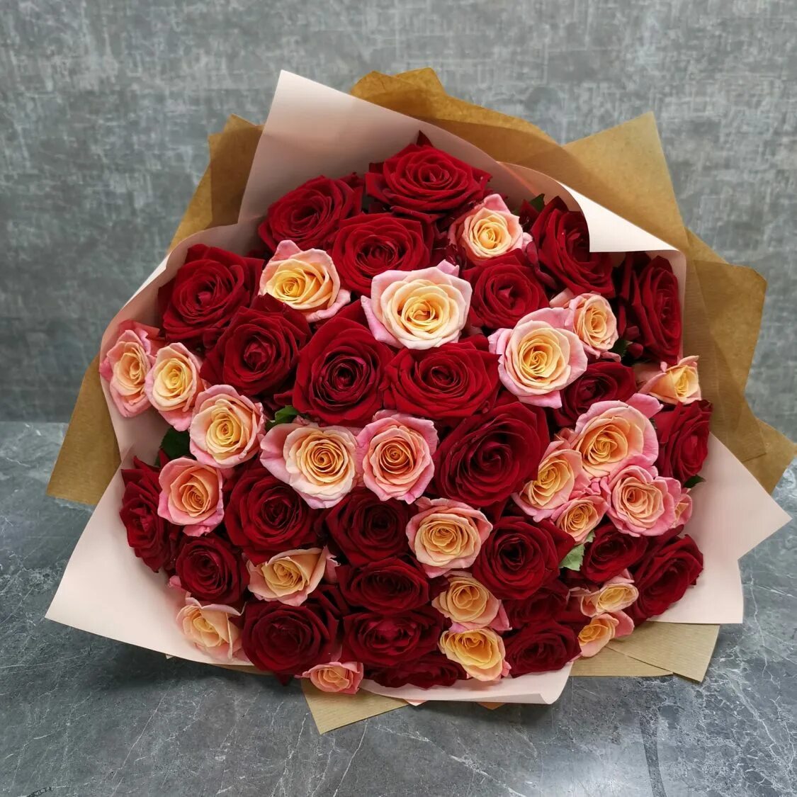 Купить букет ульяновск. Цветы 25 роз Ульяновск.