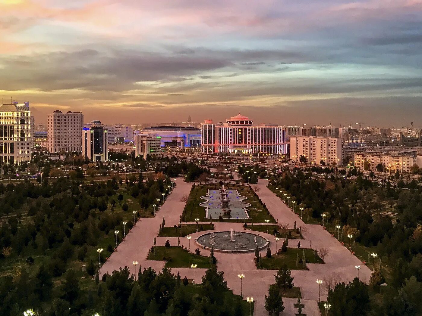 Туркмен туркменистан. Туркмения столица Ашхабад. Ашхабад города Туркмении. Центр города Ашхабад. Ашгабат Туркменистан Ашхабад.