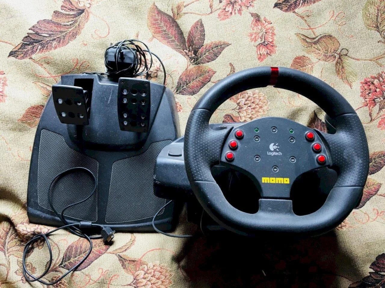 Logitech Momo Racing Force feedback Wheel. Руль Логитек Momo Racing. Руль Лоджитек МОМО. Игровой руль Лоджитек МОМО.