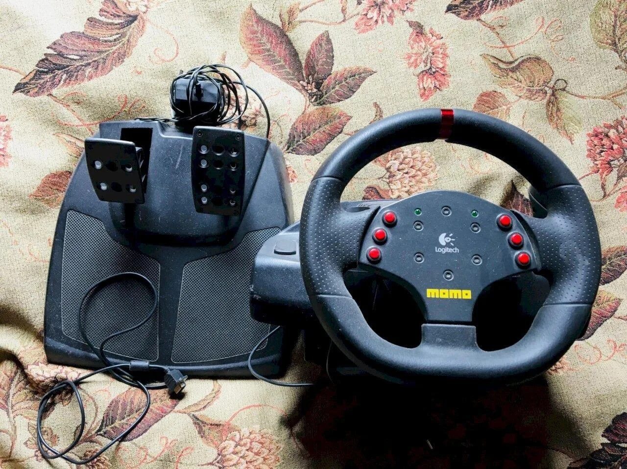 Логитеч момо. Руль logitech momo racing. руль лоджитек момо. логитеч момо рейсинг руль. руль logitech momo racing force feedback.