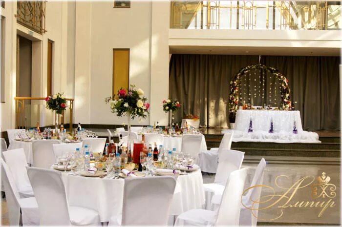 банкетный зал атриум льва толстого. толстой сквер зал атриум. атриум холл банкетный зал спб. банкетный зал атриум махачкала. атриум толстой сквер.