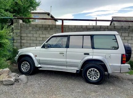 Стекло mitsubishi pajero