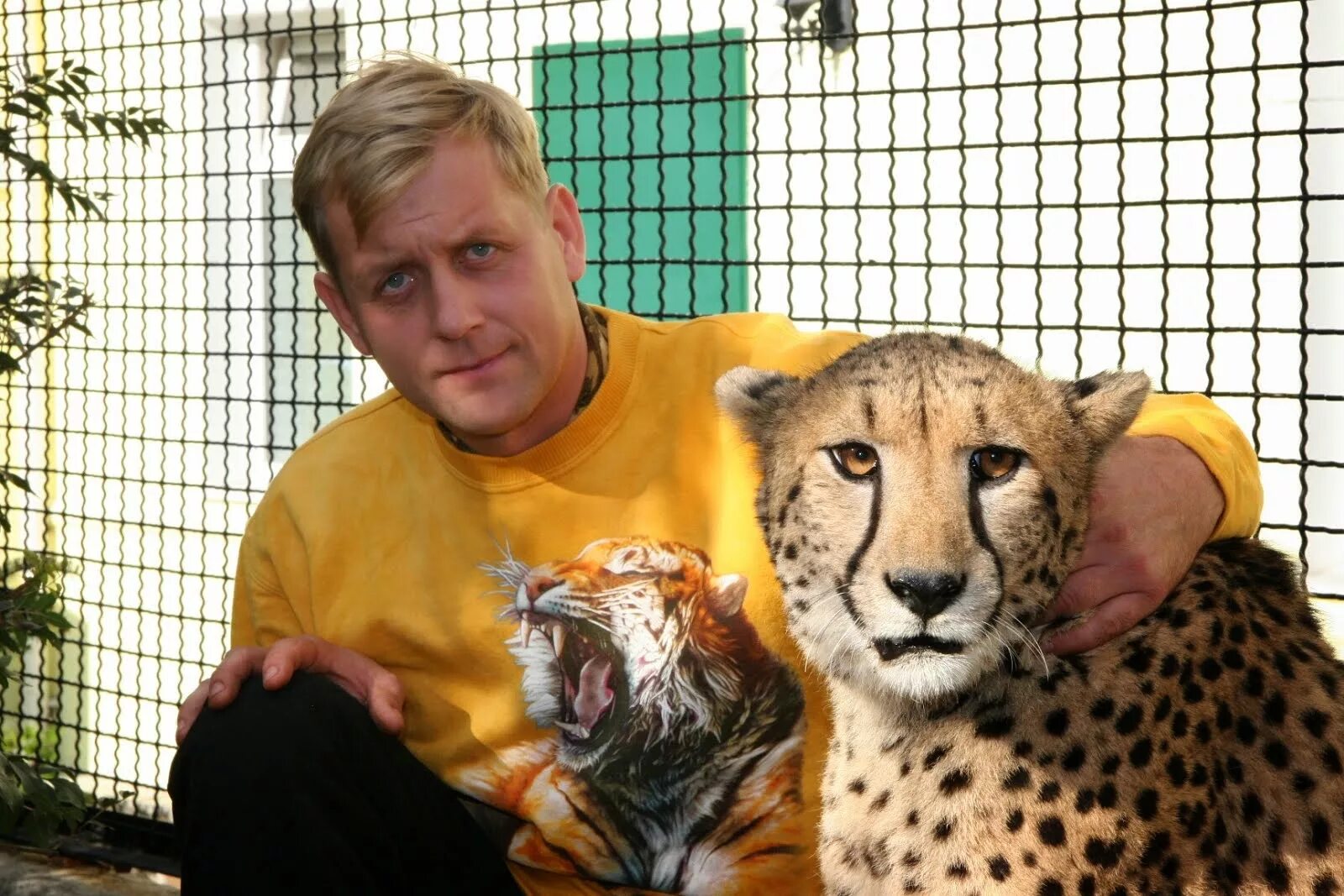 Олег зубков тайган зоопарк. Директор тайгана олег зубков. Зубков олег алексеевич парк тайган. Олег зубков. Директор тайгана олег зубков.