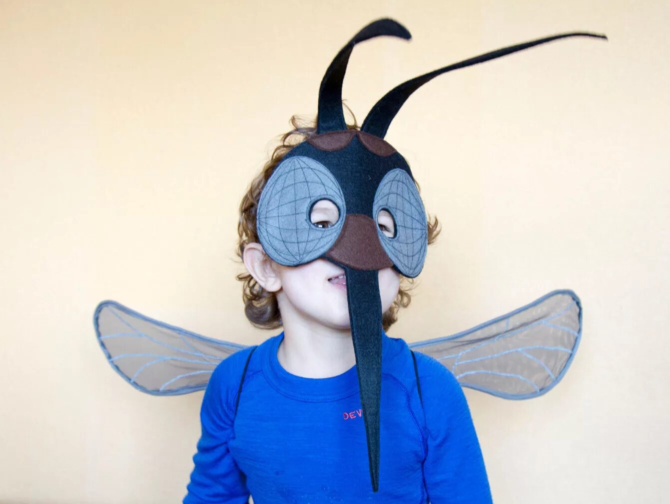 Маски ободки для сказки муха цокотуха. Муха цокотуха маска мухи. Маска мухи цокотухи. Маски к сказке чуковского муха цокотуха. Комар муха цокотуха маска.