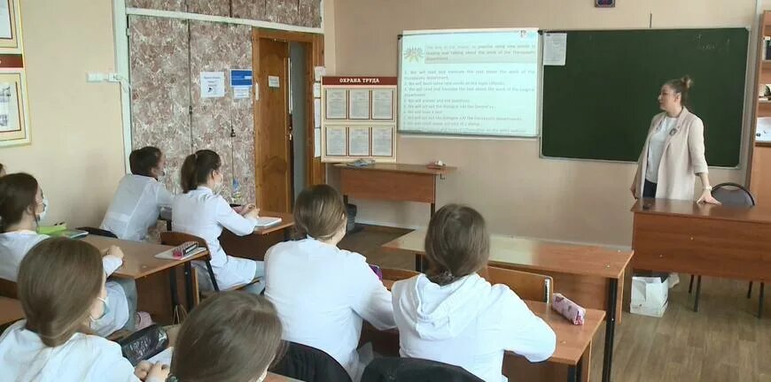 В колледжах есть 1 сентября. Куратор группы в техникуме. 1 сентября в пту. медицинский колледж рязань. железнодорожный колледж рязань.