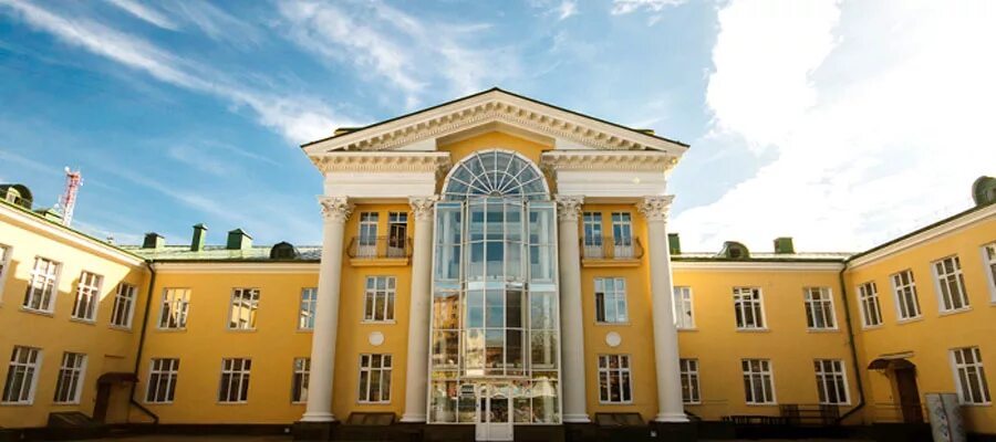 Пионер тюмень адрес. Дворец культуры и спорта пионер в тюмени. Дворец пионеров тюмень старый. Дворец творчества и спорта. Дворец искусств пионер тюмень.