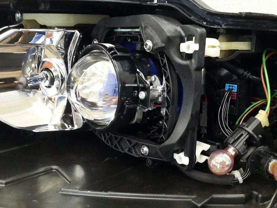 Как правильно установить лед линзы. Bi led audi a4 2008. audi a4 линзы 2.5 цоколь. ауди а 6 с5 bi led линзы. audi a4 линзы 2.5 h4.