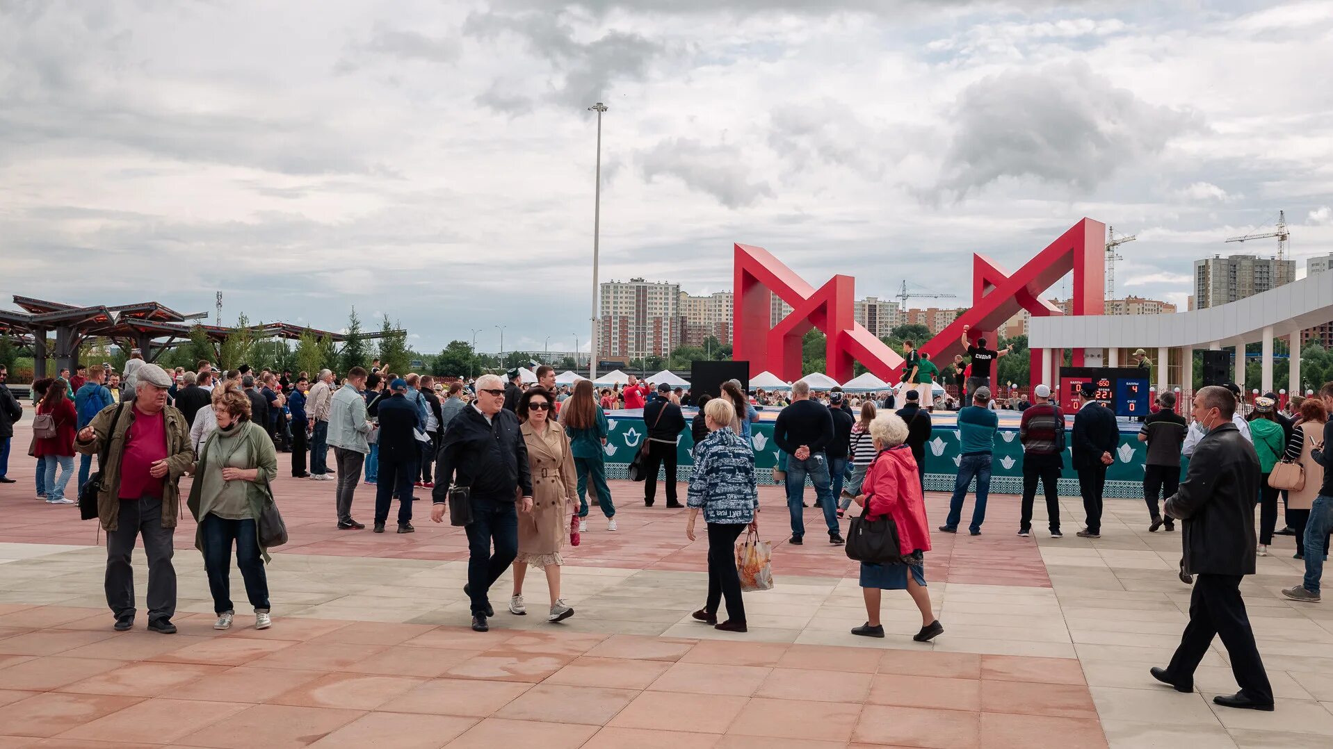 Тв центр прямой эфир. Прямой эфир сегодня кемерово. Сцена на бульваре строителей кемерово. Ведущая программы отражение на отр. Губернатор кузбасса цивилев.