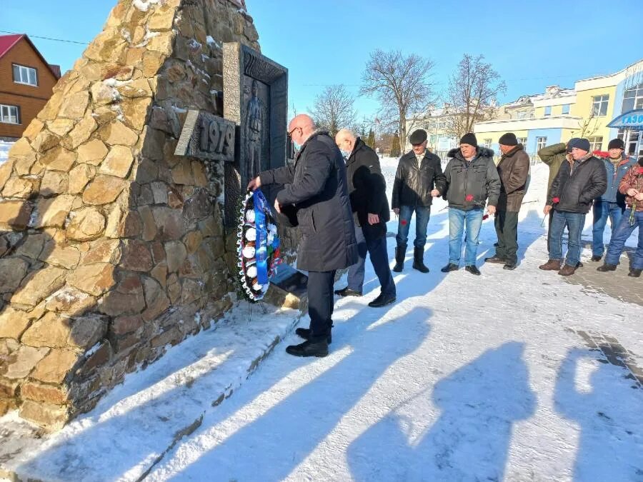 Подслушано в кирсанове. Прогноз погоды кирсанов тамбовская область на неделю. Прогноз погоды кирсанов тамбовская область на неделю. Памятник воинам интернационалистам в кирсанове. Погода в кирсанове.