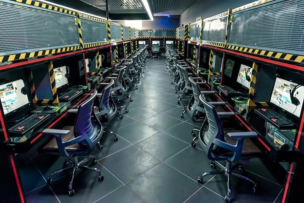 Игровые клубы компьютера. Компьютерный зал. Компьютерные игровые залы. Компьютерный клуб. Игровой компьютерный клуб.
