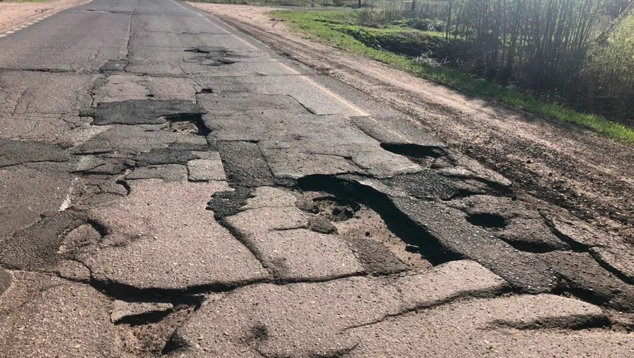 Подвеска плохие дороги. Убитая дорога. Асфальт в городе. Дороги Ярославской области. Состояние дорожного полотна.