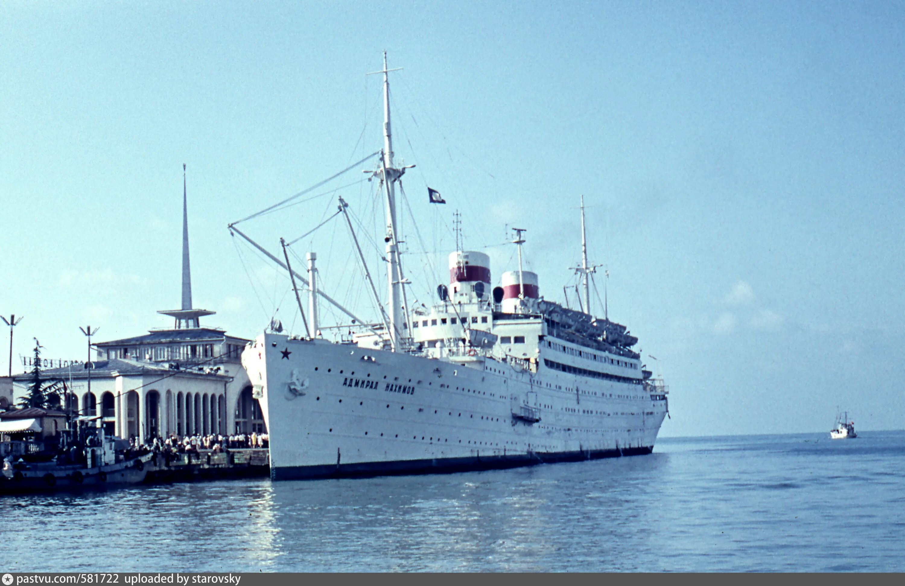 Пароходы черного моря. Корабль Адмирала Нахимова 1986. Теплоход Адмирал Нахимов. Адмирал Нахимов пароход крушение. Пароход Берлин Адмирал Нахимов.