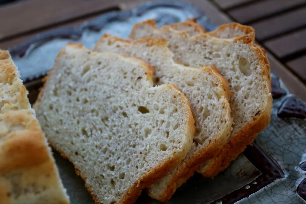 Rice bread. Безглютеновый рисовый хлеб. Хлеб из рисовой муки. Безглютеновый хлеб в духовке. Хлеб на рисовой муке.