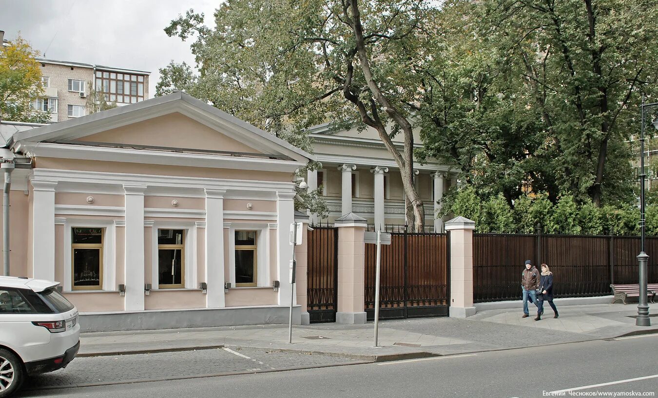 Ул городская усадьба. Городская усадьба Козьмы Солдатенкова. Дом Солдатенкова на Мясницкой. Городская усадьба Докучаева – солдатёнкова. Усадьба купца Солдатенкова на Мясницкой улице.