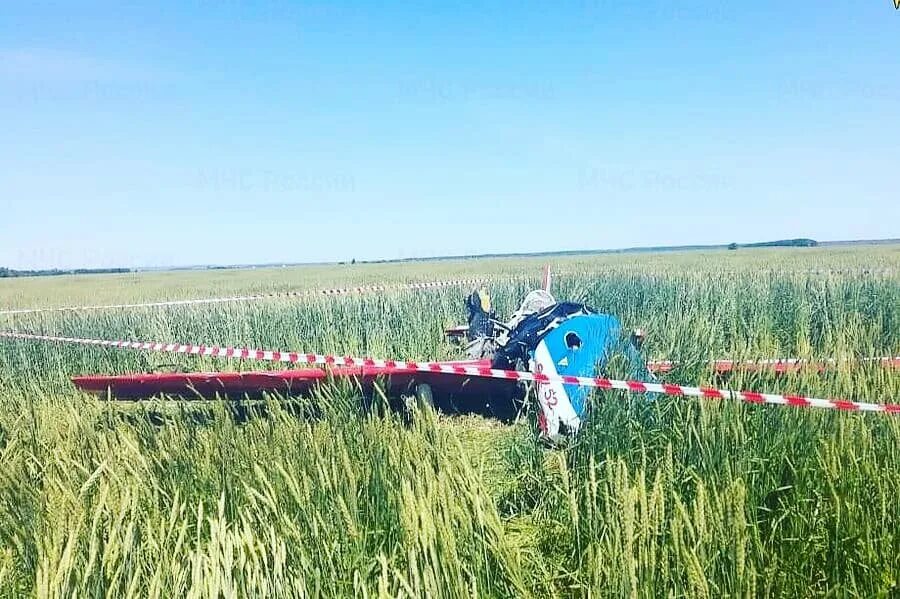 Самолет село борское. Самолет самарская область. Fly f73524 самолет самара. Самолет самарская область. Памятники село борское самарская.