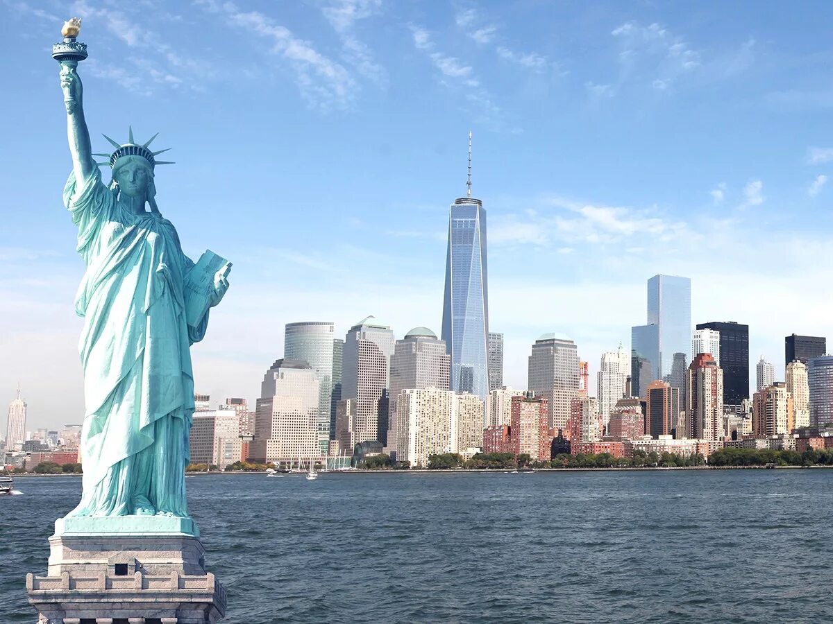 Happening city. Статуя свободы Нью-Йорк. Нью джерси статуя свободы. Статуя свободы Нью джерси штаты. Статуя свободы на фоне Нью-Йорка.