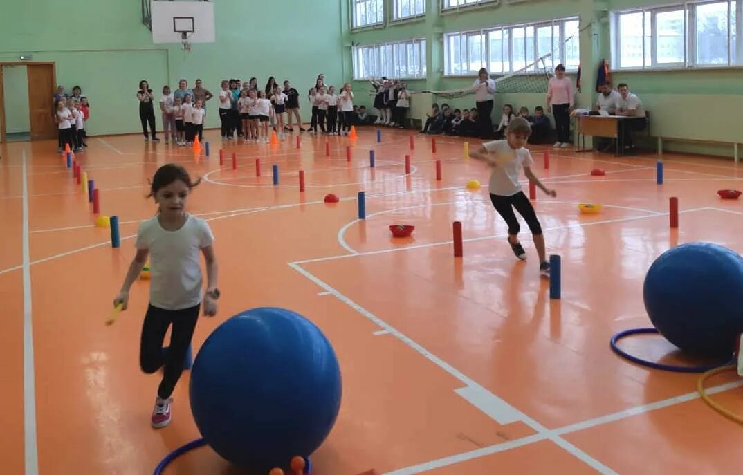 Спортивная школа барнаул. Спортивные конкурсы. Sport в школе. Школа 91 Барнаул. Клумбы посвященные спорту в школе.