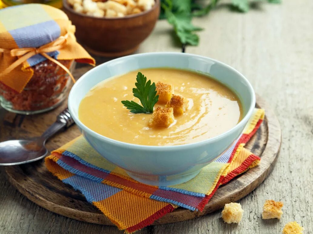 Самый вкусный суп пюре. Чечевичный суп-пюре. суп пюре горохово-чечевичный. крем суп пюре из чечевицы. горохово чечевичный крем суп.