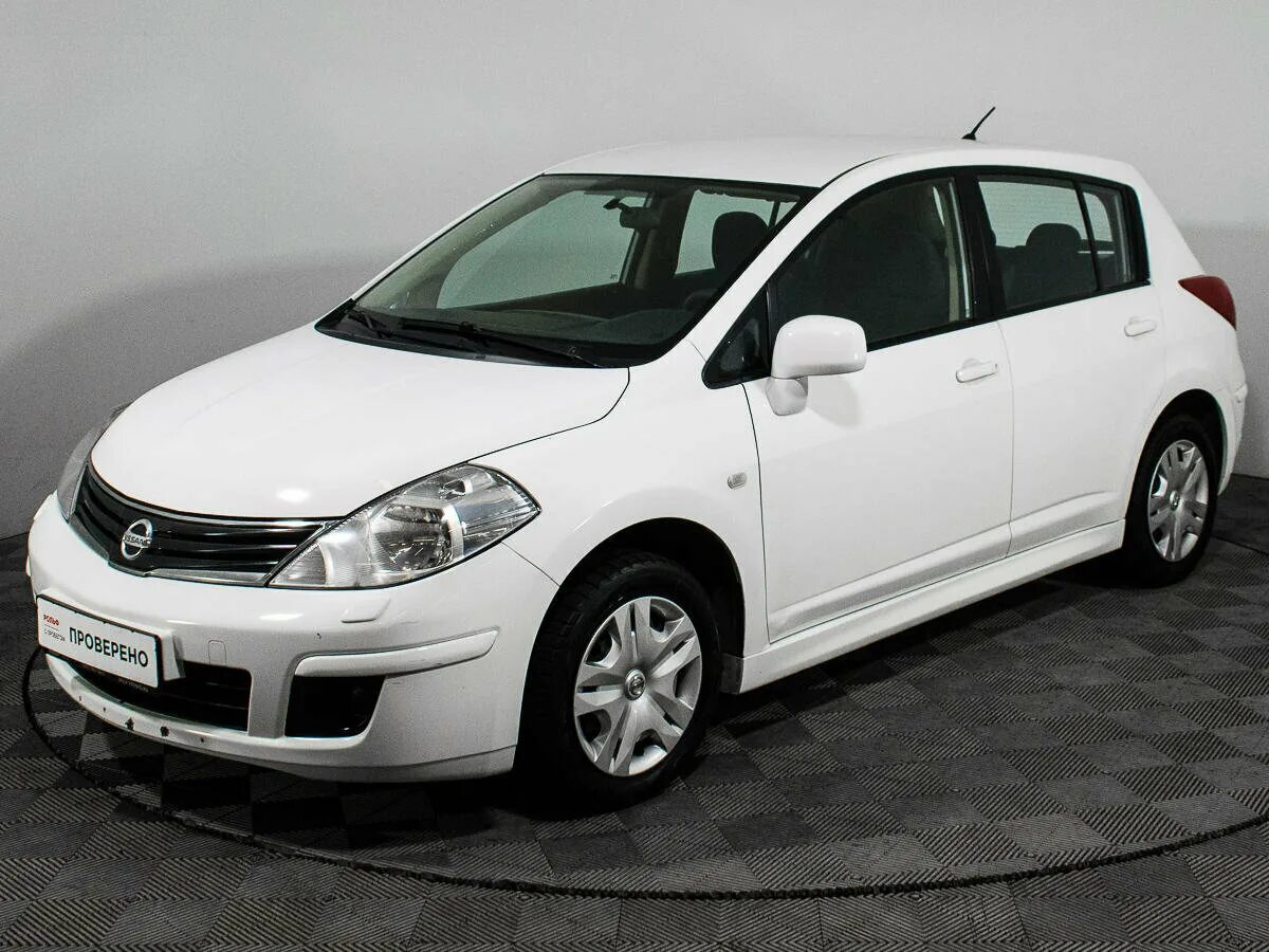 Ниссан Тиида 2011 хэтчбек. Ниссан Тиида белая хэтчбек 2008. Nissan Tiida белая. Ниссан Тиида 2009 хэтчбек. Ниссан тиида купить в москве