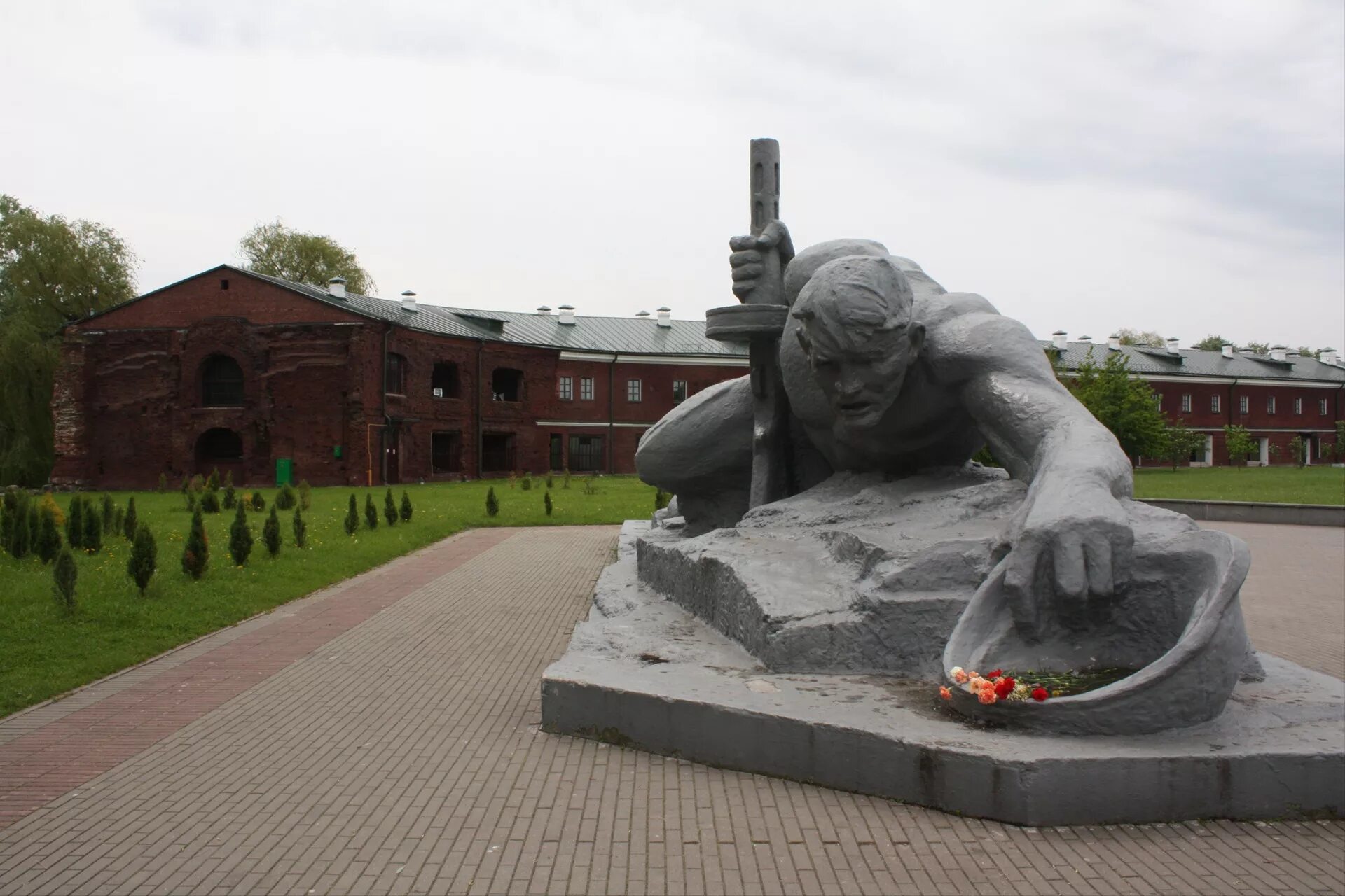 Памятники войны в беларуси. Мемориальный комплекс Брестская крепость-герой. Мемориал Брестская крепость Беларуси. Брест. Мемориал Брестской крепости.. Мемориал крепость герой Брест.