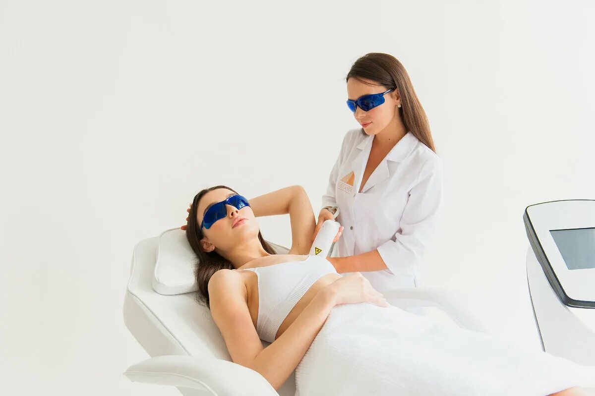 Косметология эпиляция. Мастер лазерной эпиляции. Лазерная эпиляция врач. Лазерная эпиляция. Косметолог лазерная эпиляция.